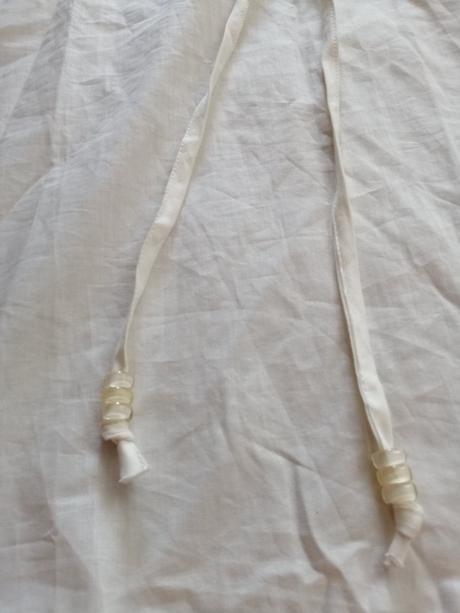 Biela bluzka s vysivkou, 40