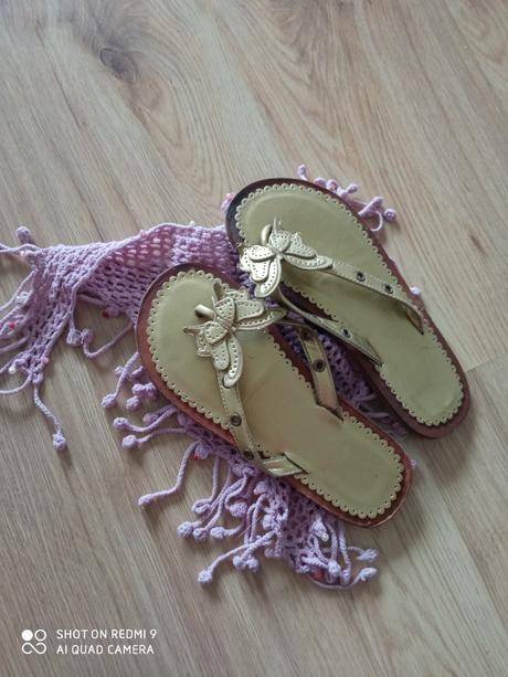 Žabky, šľapky s motýlikom, 34