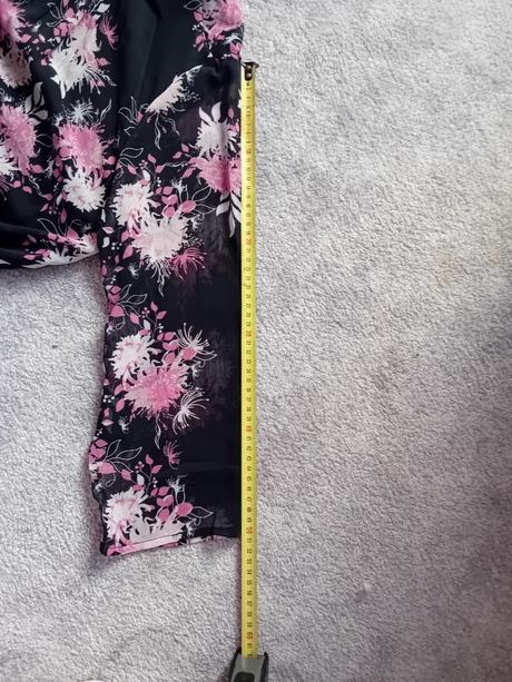 Šifónové šaty, 42