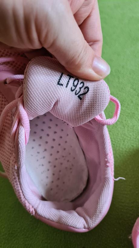 Vzdušné tenisky, 38