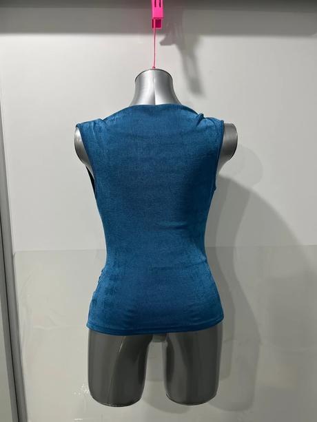 Top s padajucim vystrihom, m