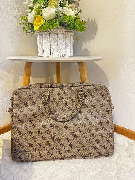 Guess taška na notebook,