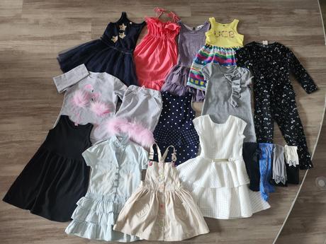 Balíček  dievčenských šiat a overal, pančušky17 ks, 122–134