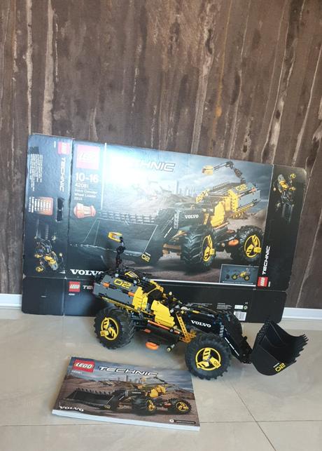 Lego technic 42081 volvo  kolesový nakladač, 