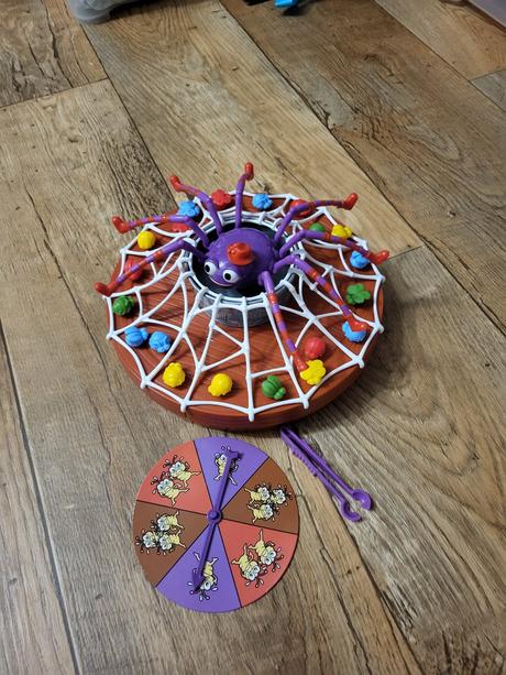 Pani pavúkov spoločenská hra 17.99e malo hrana, 