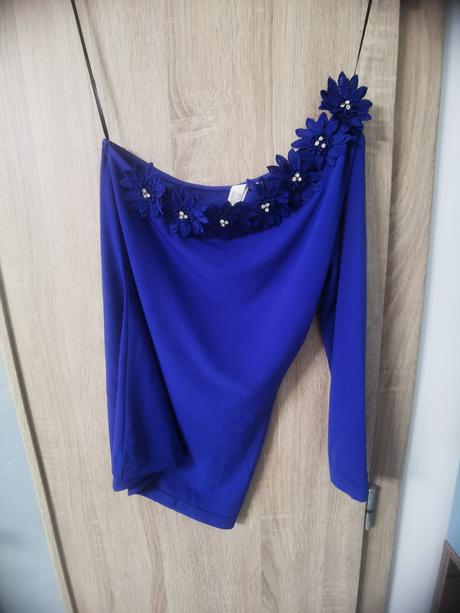 Blúzka na jedno rameno, 32