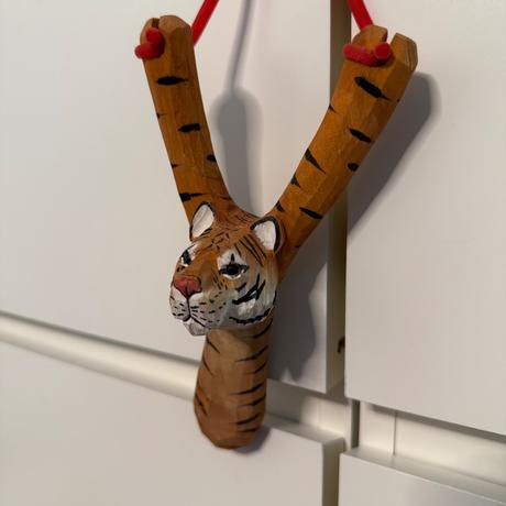 Vyrezávaný prak tiger, 