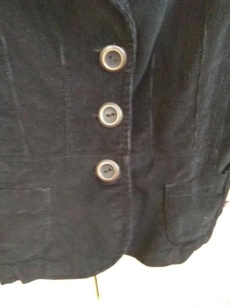 Čierne menčestrové sako, s