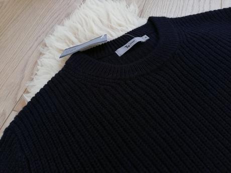 Vrubkovaný sveter, tu,m