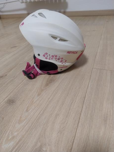 Predam dievcensku lyziarsku prilbu, s