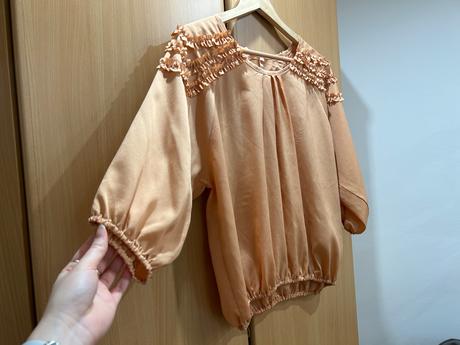 Broskyňová blúzka, s