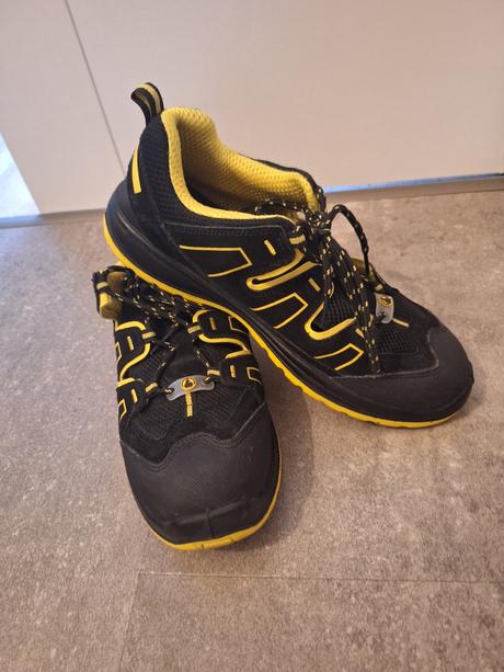 Pracovná obuv, vhodná aj do školy na prax, 44