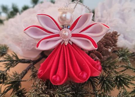 Saténový anjel - symbol sviatočnej krásy, 