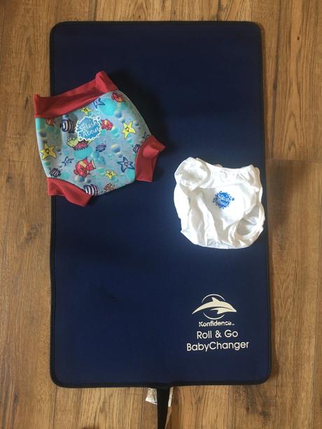 Plavky splash about, 68