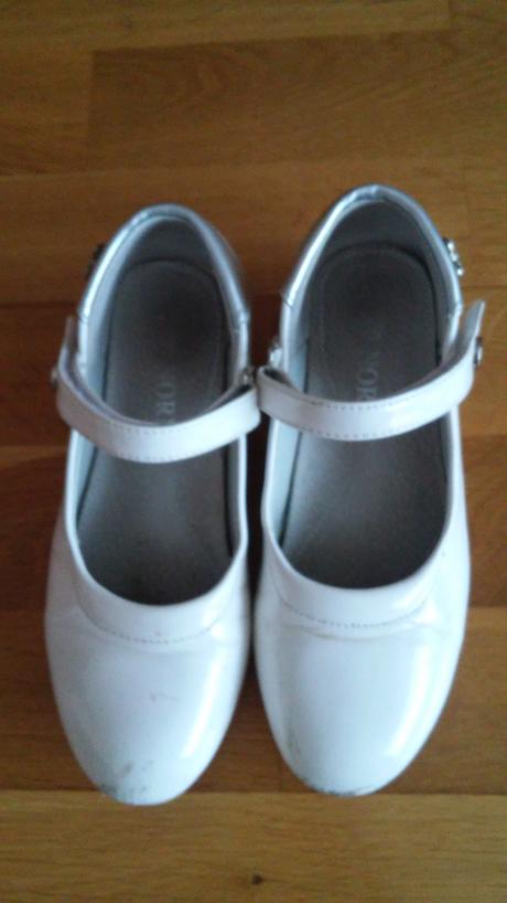 Biele poltopánky, 34