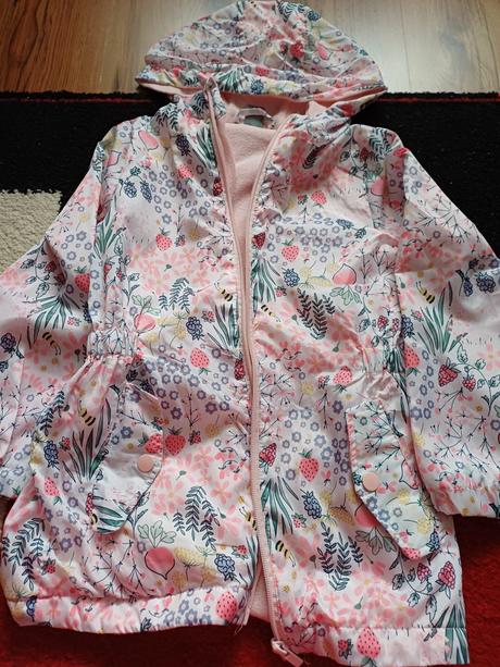 Dievčenská vetrovka, 122