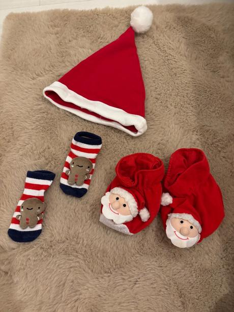 Mikulášska čiapka, ponožky, papučky, 62