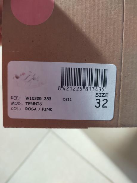 Tenisky, 32