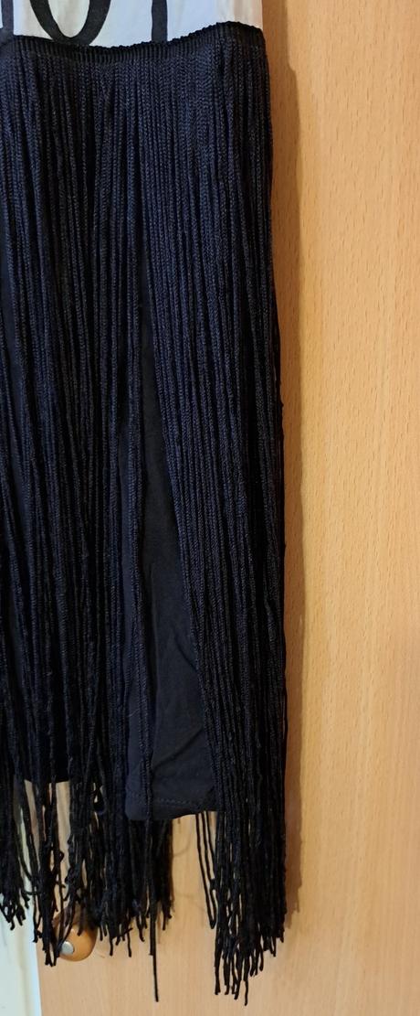 Značkové šaty raz oblečené, s