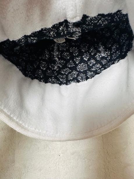 Zimná čiapka s brmbolcom a striebornou niťou r-jet,