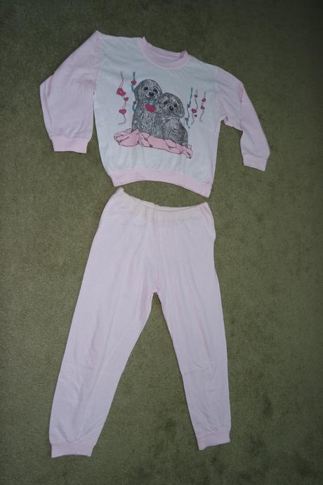 Dievčenské pyžamo, 122