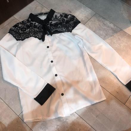 Blúzka s čipkovaným detailom s, s