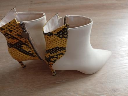 Extravagantné topánky, 36