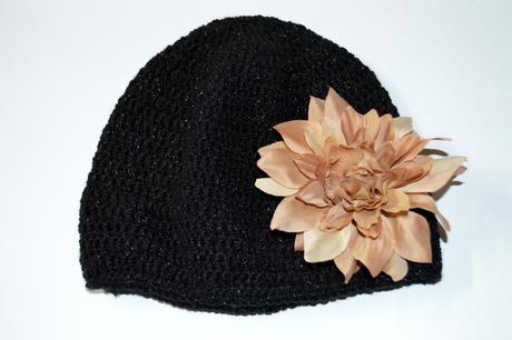 Háčkovaná čiapočka s kvetom, 92