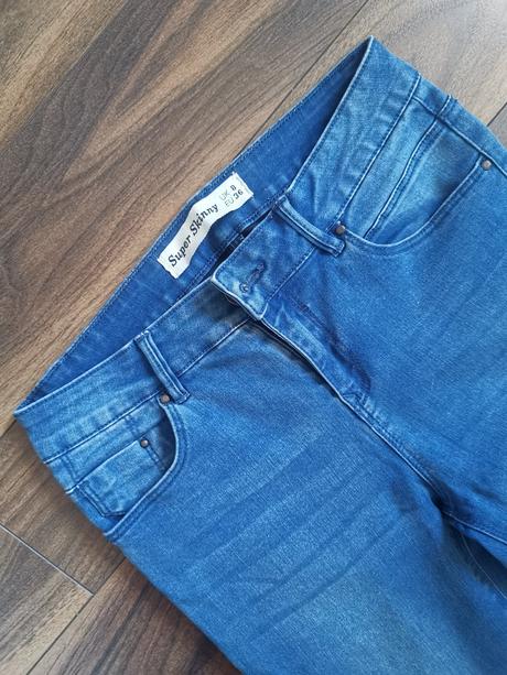 Skinny rifle s otvormi na kolenách, new look,36