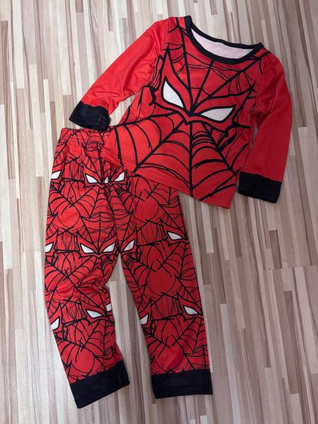 Pyžamo spiderman, 104