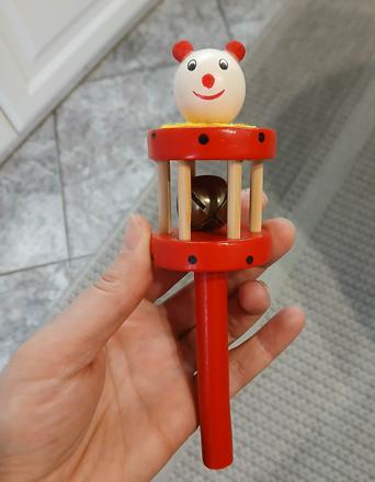 Staršie drevené hračky - hrkálky, 