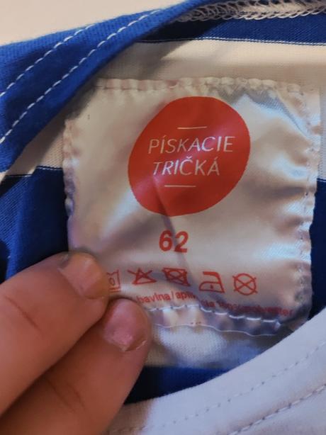 Pískacie tričko, 62