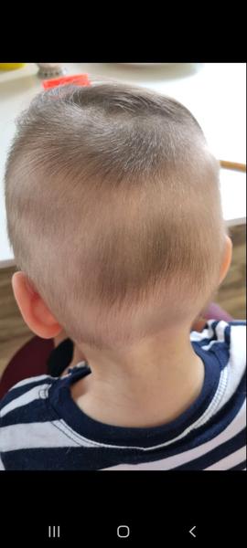 Stretli ste sa už s rôzne sfarbenými a hustými vlasmi u 1,5 ročného ostrihaného dieťaťa?