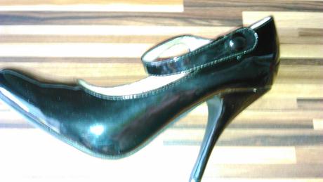 Čierne lodičky, 38