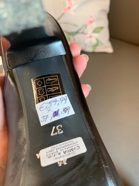 Čierne lodičky z pavej kože, 37