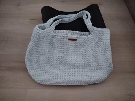 Kabelka bledosivá, nádherná ručná práca, 