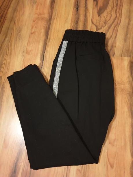 Nohavice s pudlom, amisu,m