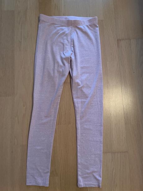 Svetlo-ružové legíny, 146