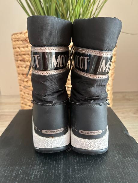 Krásne detské snehule značky moon boot, pc 130 eur, 33