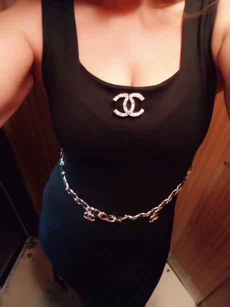 Luxusné šaty s opaskom, m