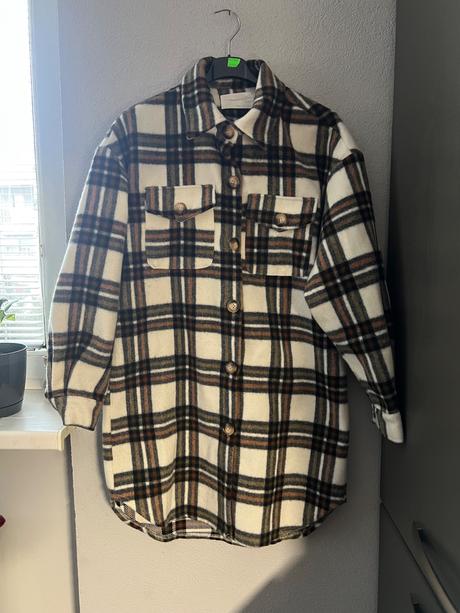 Predĺžena hrubšia košela, s