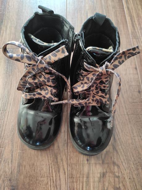 Lakované vyteplene čižmy, 28