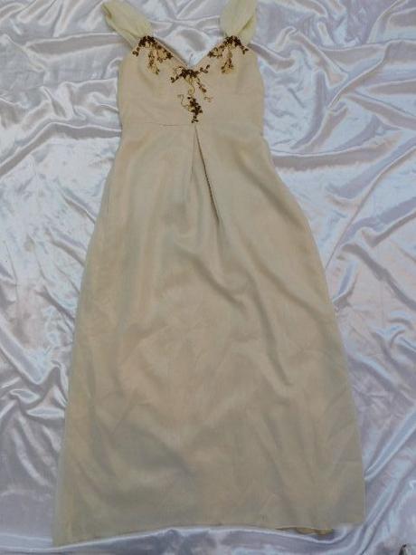 Velmi pekne spoločenske saty, 34