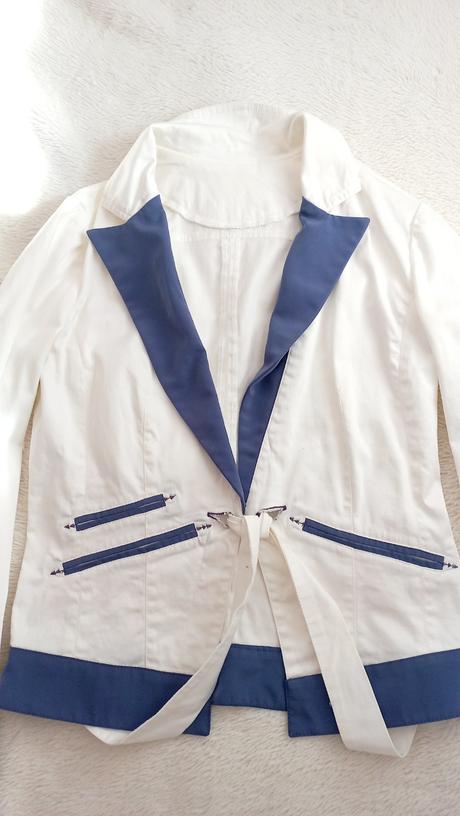 Biuelo-modrý kostým, m