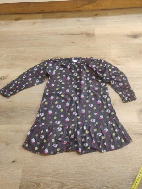 Nohavice a tunika, 104–116