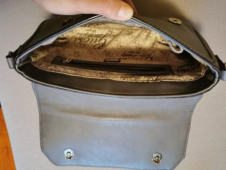 Sivá kabelka guess, guess