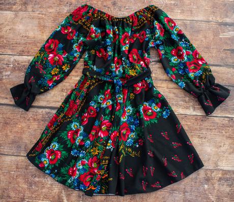 Kvetované folk saty, s