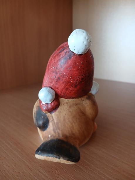 Keramický vtáčik s čiapkou a šálom 10 cm,