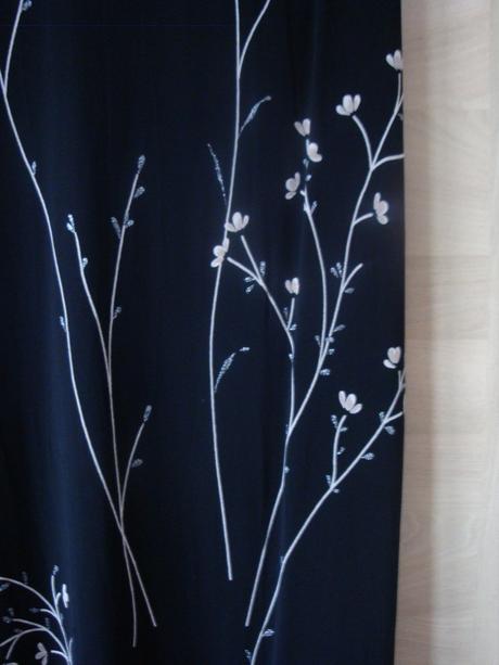 Dlhá čierna sukňa s kvetovým vzorom, s