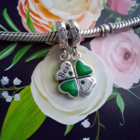 Prívesky priateľstva, 